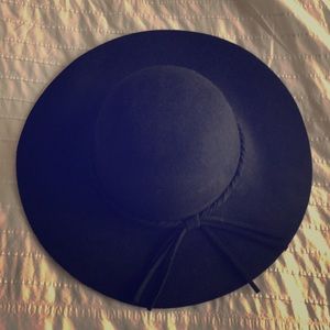 Wool Wide-Brim / Floppy Hat